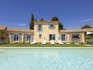 Villa Piolenc Outdoor Recording 5