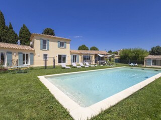 Villa Piolenc Outdoor Recording 6