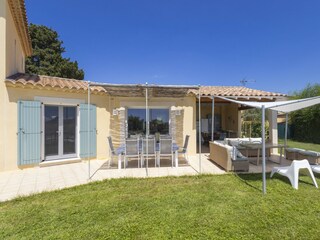 Villa Piolenc Outdoor Recording 10
