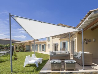 Villa Piolenc Outdoor Recording 11