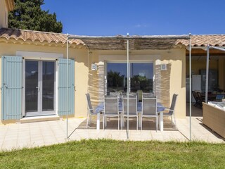 Villa Piolenc Outdoor Recording 16