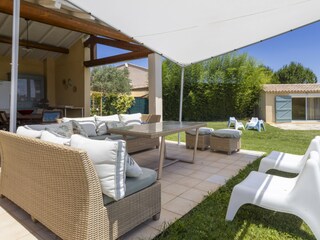 Villa Piolenc Outdoor Recording 17