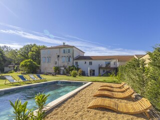 Villa Monteux Outdoor Recording 4