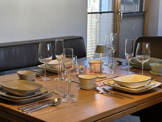 Gläser und Geschirr