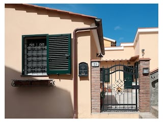 Private fenced courtyard