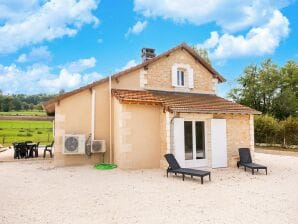 Holiday house Charming Holiday Home with Private Pool - Hautefort - image1