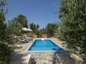 Holiday house Attractive holiday home with shared pool - Asteri - image1