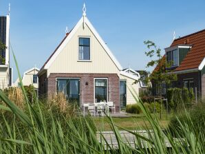 Holiday park Holiday home with sauna, near the Markermeer - Uitdam - image1