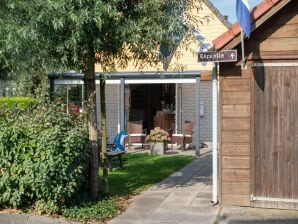 Holiday park Spacious holiday home with sauna near beach - Wemeldinge - image1