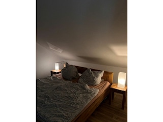 Doppelbett im "Waldzimmer"
