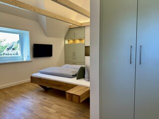 Doppelschlafzimmer (200x220 cm) im 1.OG