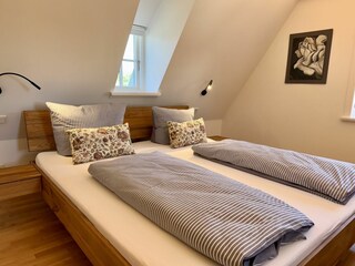 2. Doppelschlafzimmer (200x220 cm) im OG