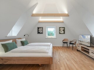 Doppelschlafzimmer (200x220 cm) im OG