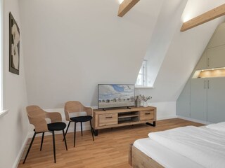 Doppelschlafzimmer (200x220 cm) im OG