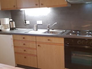 Küchenzeile komplett ausgestattet