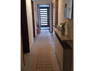 Hauseingang mit Korridor