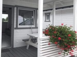 Einstöckige Ferienhäuser mit Terrassen