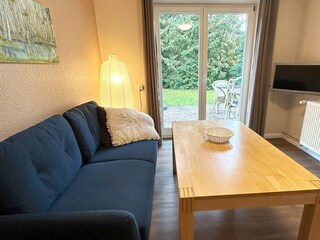 Ausblick ins Grüne - von der Couch in den Garten