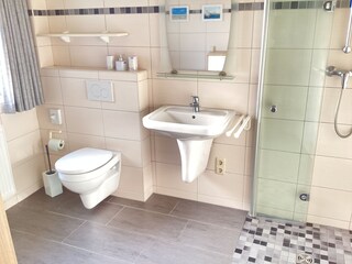 Bad mit Bodengleicher Dusche