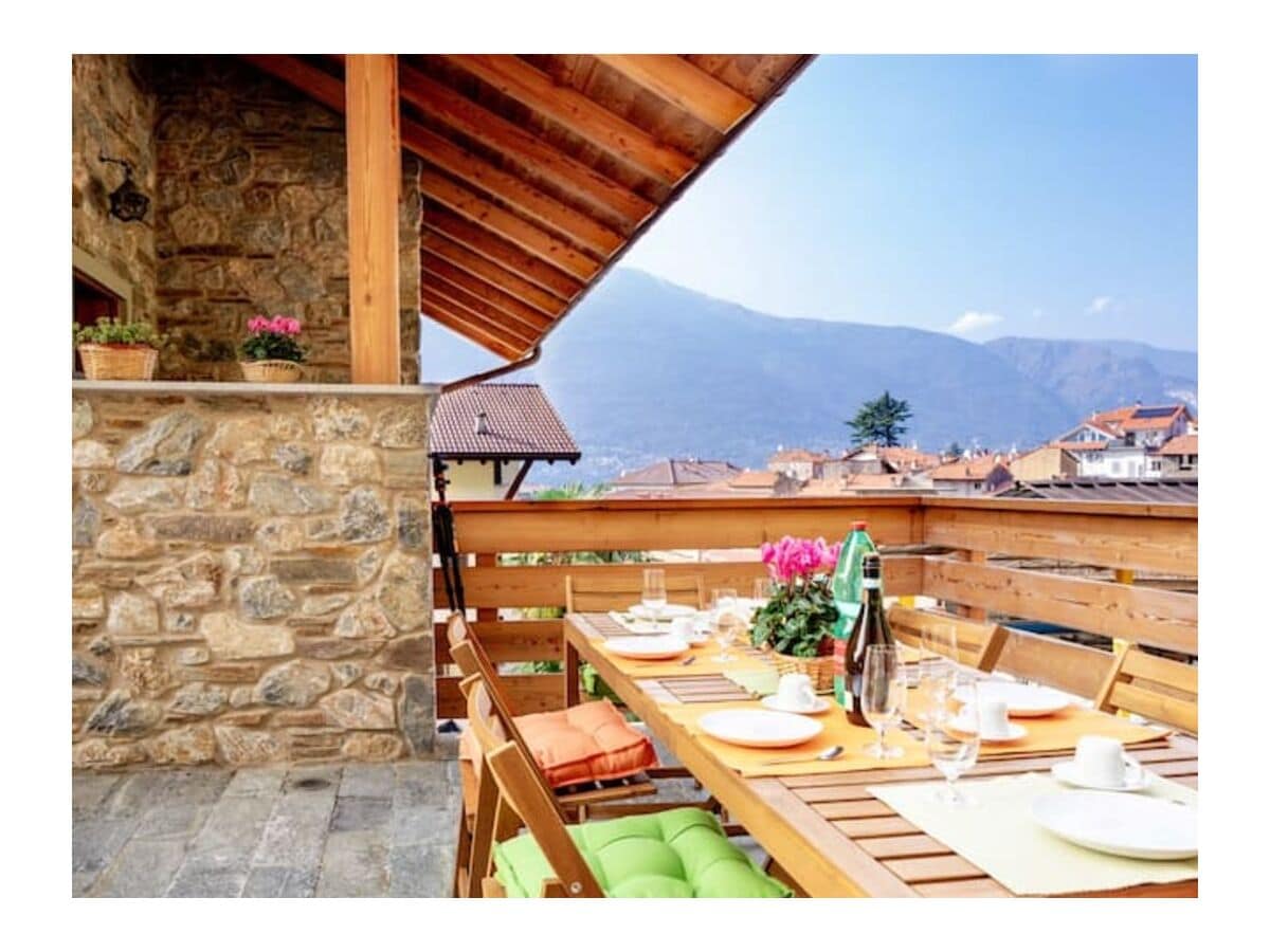 Terrasse mit Blick auf die Bergen