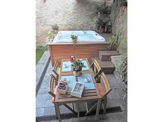 Jacuzzi whirpool mit Esstisch