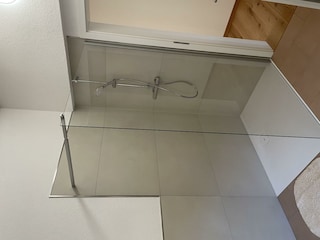 Badezimmer mit Bad&Dusche, FeWo-Dachgeschoss
