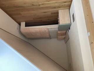 Wohnzimmernische mit 1xDoppelbett, FeWo-Dachgeschoss