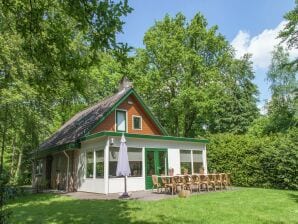 Holiday park Schönes Chalet mit Terrasse am Teich - De Bult - image1