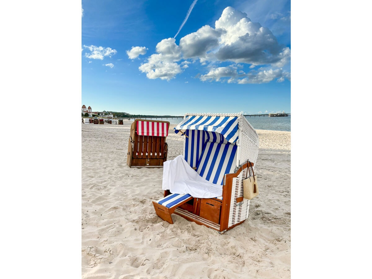 Strandkorb am Strand (unter Vorbehalt)