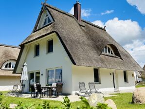 Reetdach-Ferienhaus "ANNI" mit direktem Meerblick, Sauna und Kamin - Pepelow - image1