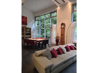 Wohnzimmer mit gemütliche Sofa