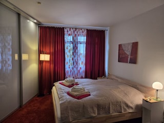 Schlafzimmer mit Doppelbetten