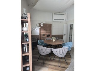 Gemütliche Sitzecke im Wellnessbereich