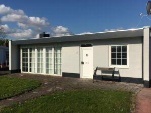 Vakantiehuis Geweldige bungalow met tuin
