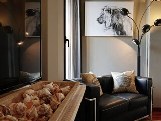 Bedroom with 2 single beds