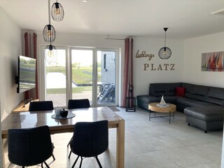 Wohn- Eßzimmer mit Blick auf den Siel