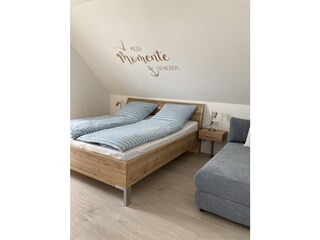 Blick ins Schlafzimmer 1