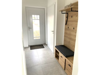 heller, geräumiger Eingangsbereich