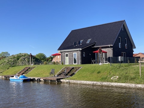 Ferienhaus Grachtenpanorama I - direkte Wasserlage