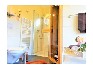 Badezimmer mit DU & Sauna