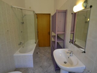 Holiday house Massa e Cozzile Features 28