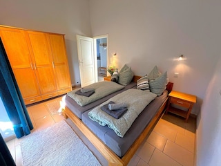 2. Schlafzimmer mit Doppelbett