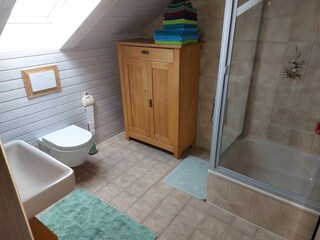 Badezimmer mit Dusche