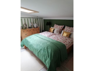 2. Schlafzimmer