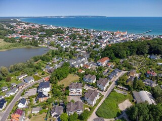 Der Wohnpark Stadt Hamburg in Binz aus der Vogelperspektive