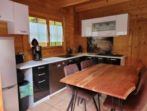 Ferienhaus mit Sauna und Boot am See "C"