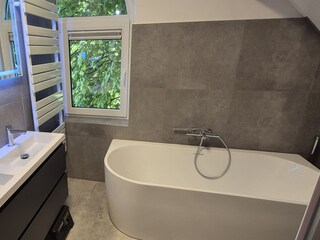 Bad mit Badewanne