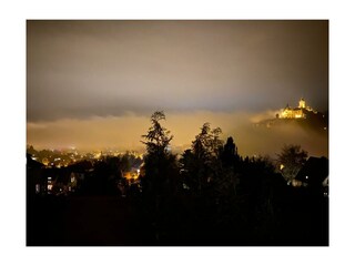 Stadt und Schloss Wernigerode im Nebel