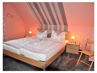 2. Schlafzimmer mit Doppelbett