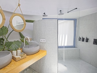 Villa Minea Bad Suit 1